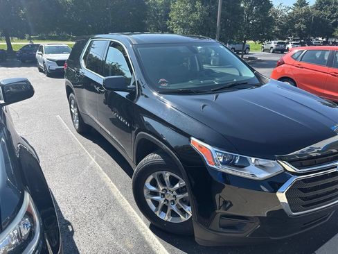 Used 2020 Chevrolet Traverse LS FWD image 2