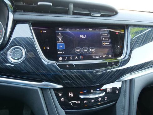 Used 2025 Cadillac XT6 Premium Luxury image 26