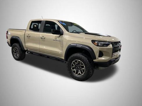 Used 2024 Chevrolet Colorado ZR2 w/ ZR2 Convenience Package III image 8