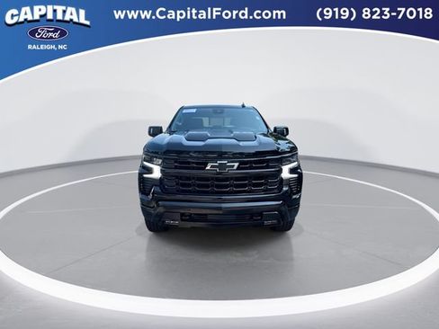Used 2025 Chevrolet Silverado 1500 LT Trail Boss AWD/4WD image 3