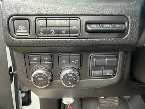 Used 2023 GMC Yukon XL Denali w/ Denali Reserve Package AWD/4WD image 7