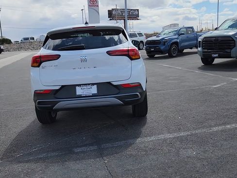 Used 2025 Buick Encore GX Preferred AWD/4WD image 3