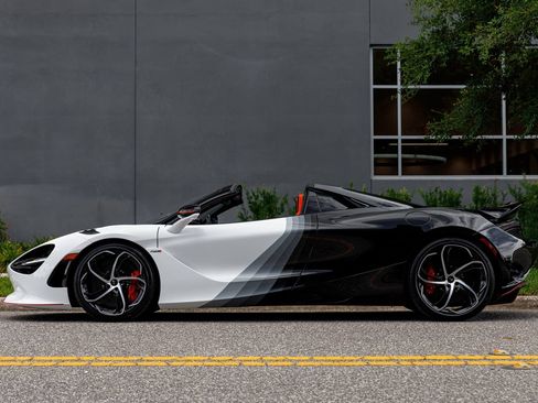 Used 2024 McLaren 750S Spider RWD image 28