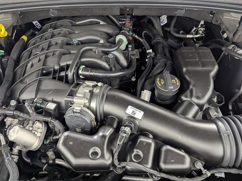 New 2025 Jeep Grand Cherokee Laredo w/ Luxury Tech Group I image 10