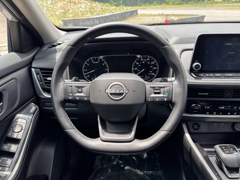 Used 2025 Nissan Rogue SV FWD image 31