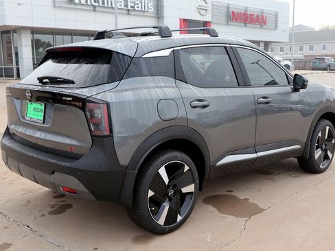 New 2025 Nissan Kicks SR FWD image 6