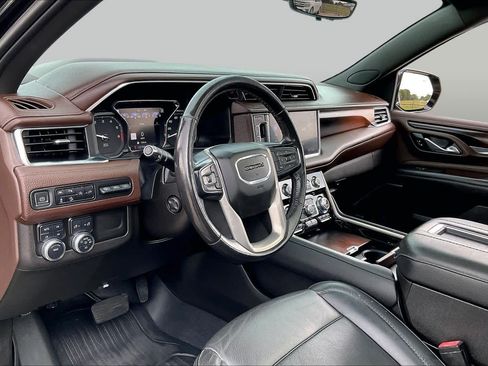 Used 2021 GMC Yukon XL Denali w/ Denali Premium Package AWD/4WD image 18