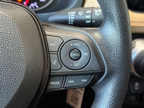 Used 2020 Toyota RAV4 LE w/ Carpet Mat Package FWD image 25