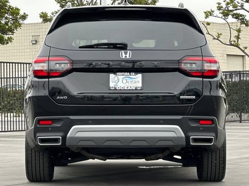Used 2025 Honda Pilot Touring image 5