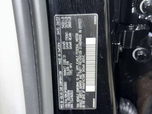 Used 2023 Volvo XC60 B5 Core AWD/4WD image 32