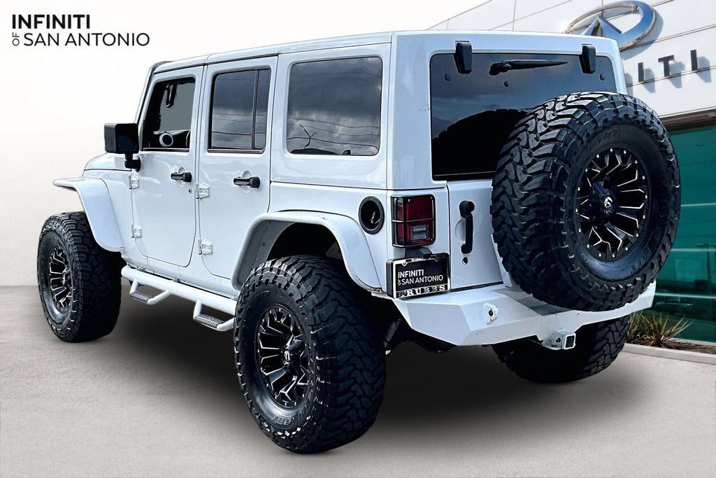 Used 2017 Jeep Wrangler Unlimited Sahara w/ Max Tow Package AWD/4WD image 12