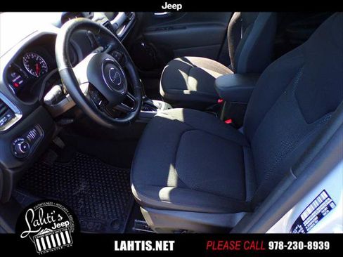 Certified 2020 Jeep Renegade Altitude w/ Cold Weather Group AWD/4WD image 13