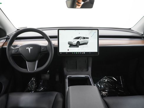 Used 2024 Tesla Model Y Long Range AWD/4WD image 16