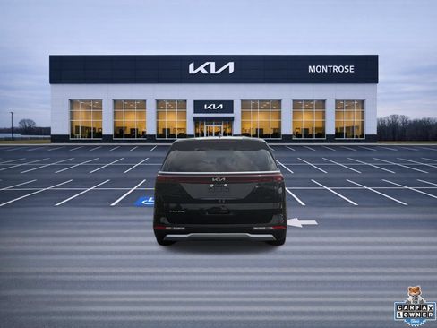 Certified 2024 Kia Carnival LX FWD image 7