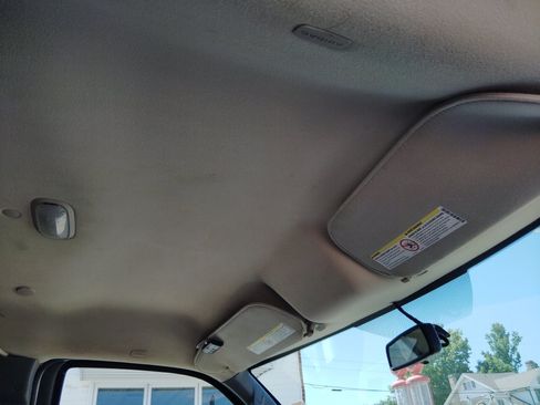 Used 2018 Chevrolet Express 2500 w/ Driver Convenience Package RWD image 23