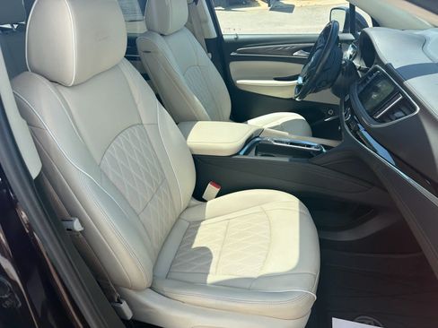 Used 2022 Buick Enclave Avenir w/ Avenir Technology Package AWD/4WD image 7