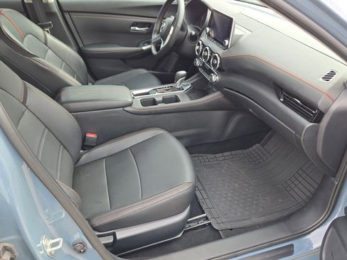 Used 2025 Nissan Sentra SR w/ SR Premium Package FWD image 4
