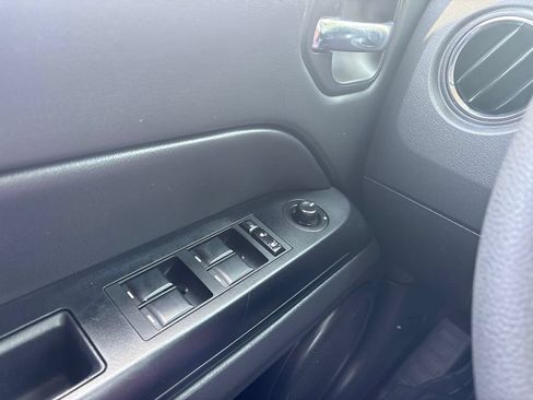 Used 2017 Jeep Patriot Sport w/ Power Value Group FWD image 7