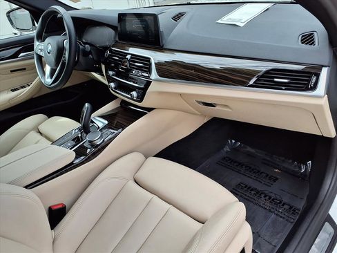 Used 2020 BMW 530e w/ Premium Package image 8