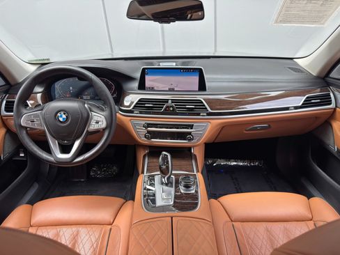 Used 2020 BMW 750i xDrive w/ Autobahn Package AWD/4WD image 12