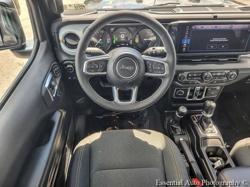 Certified 2025 Jeep Wrangler Unlimited Sahara AWD/4WD image 13