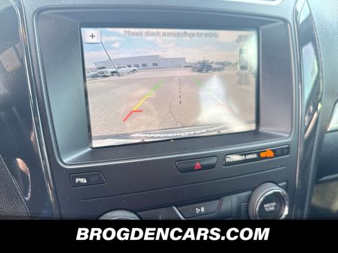 Used 2018 Ford Explorer XLT w/ Equipment Group 202A AWD/4WD image 6