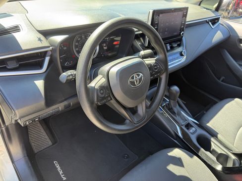Used 2020 Toyota Corolla LE w/ Carpet Mat Package (TMS) FWD image 9