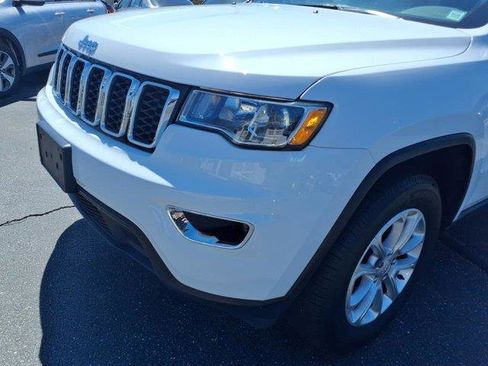 Used 2021 Jeep Grand Cherokee Laredo image 7