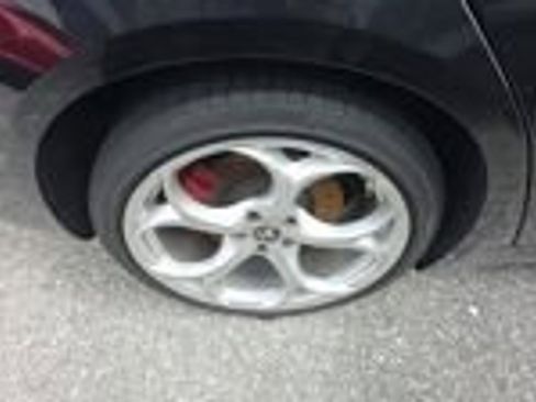 Used 2023 Alfa Romeo Giulia AWD w/ Quick Order Package 22X Lusso image 17