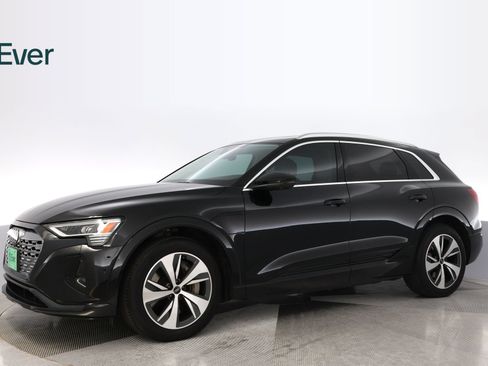 Used 2024 Audi Q8 e-tron Premium Plus w/ Premium Plus Package AWD/4WD image 18