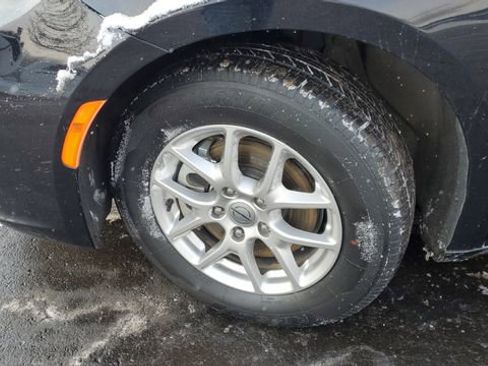 Certified 2024 Chrysler Pacifica Touring-L image 4