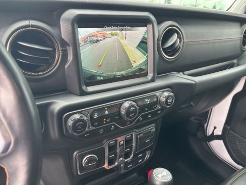 Used 2021 Jeep Wrangler Unlimited Sahara AWD/4WD image 9