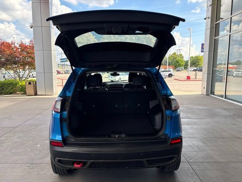Used 2019 Jeep Cherokee Trailhawk w/ Cold Weather Group AWD/4WD image 34