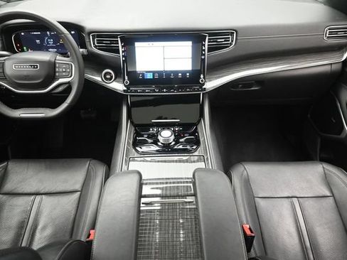 Used 2022 Jeep Wagoneer Series III w/ Premium Group I AWD/4WD image 22