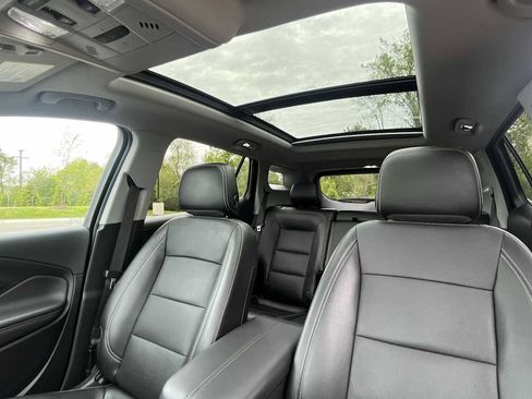 Used 2022 GMC Terrain SLT w/ Infotainment Package II AWD/4WD image 9