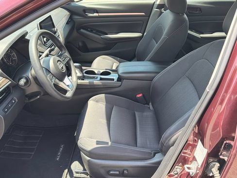 Used 2023 Nissan Altima 2.5 SV FWD image 9