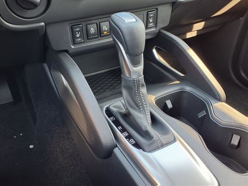 New 2025 Nissan Frontier SV w/ SV Convenience Package image 16