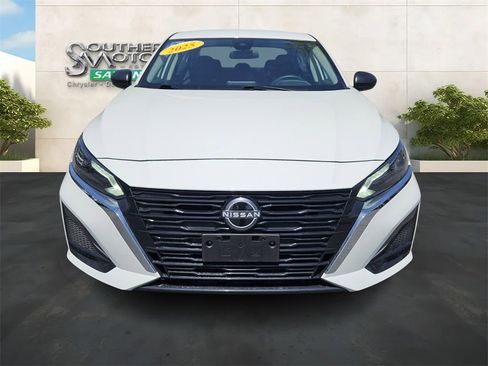 Used 2025 Nissan Altima 2.5 SV image 8