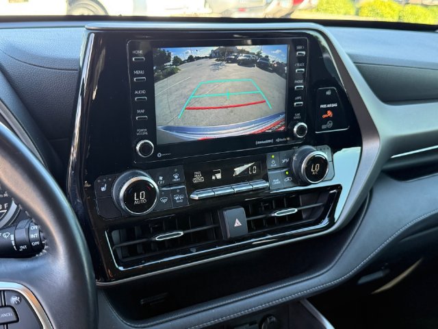 Used 2020 Toyota Highlander XLE AWD/4WD image 21