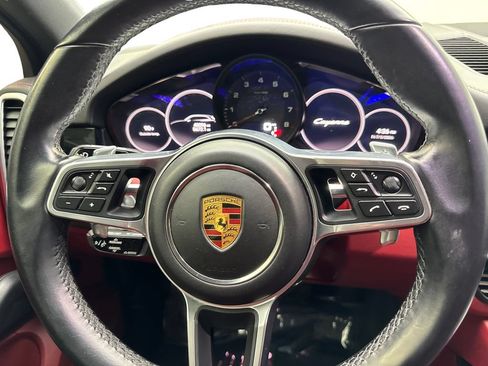 Used 2022 Porsche Cayenne w/ Premium Package AWD/4WD image 56