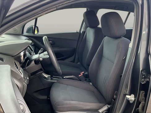 Used 2020 Chevrolet Trax LS FWD image 8