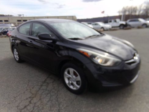 Used 2014 Hyundai Elantra SE FWD image 3