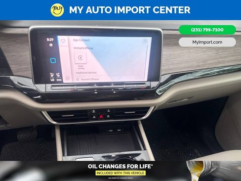 Used 2025 Volkswagen Atlas SEL AWD/4WD image 8