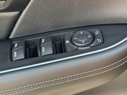 Used 2022 Buick Envision Avenir w/ Technology Package II FWD image 27