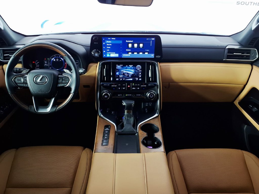Used 2024 Lexus LX 600 4WD w/ Appearance Package image 11