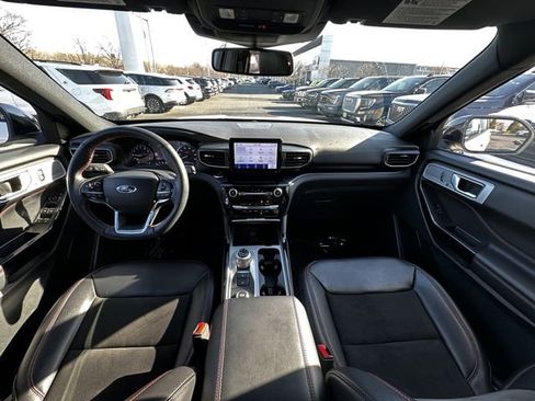 Certified 2023 Ford Explorer ST-Line image 3