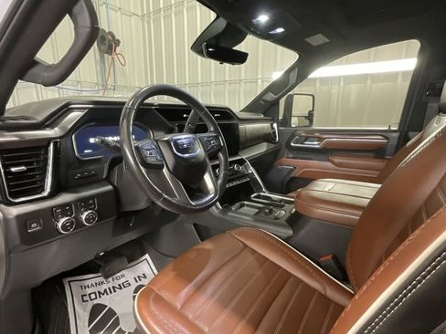 Used 2024 GMC Sierra 2500 Denali Ultimate image 9
