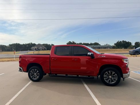 Used 2025 Chevrolet Silverado 1500 LT AWD/4WD image 5