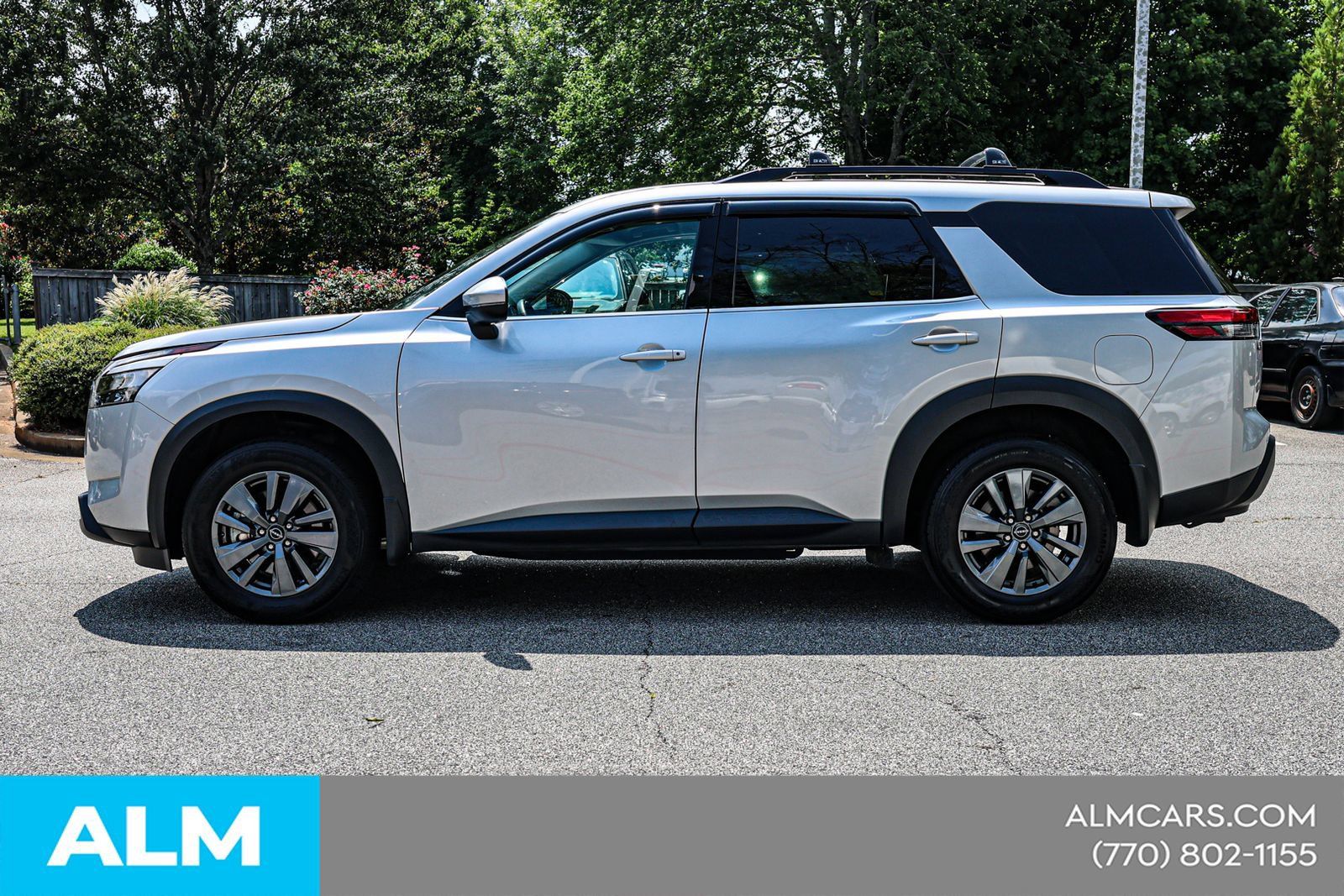 Used 2024 Nissan Pathfinder SV w/ SV Premium Package FWD image 9