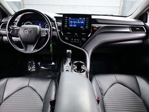 Used 2021 Toyota Camry SE w/ Cold Weather Package image 17